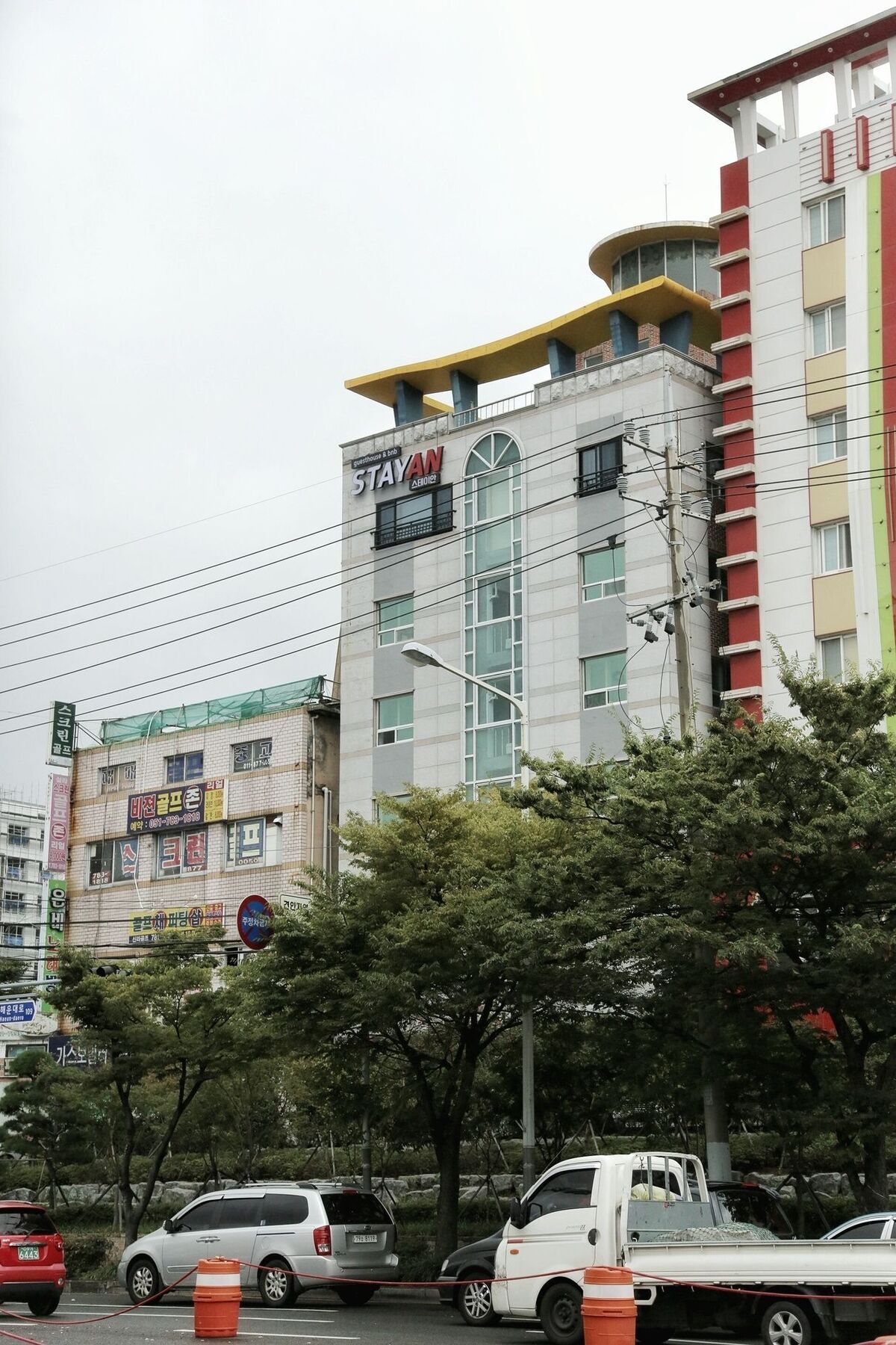 Stayan Guesthouse And Bnb Busan Bagian luar foto